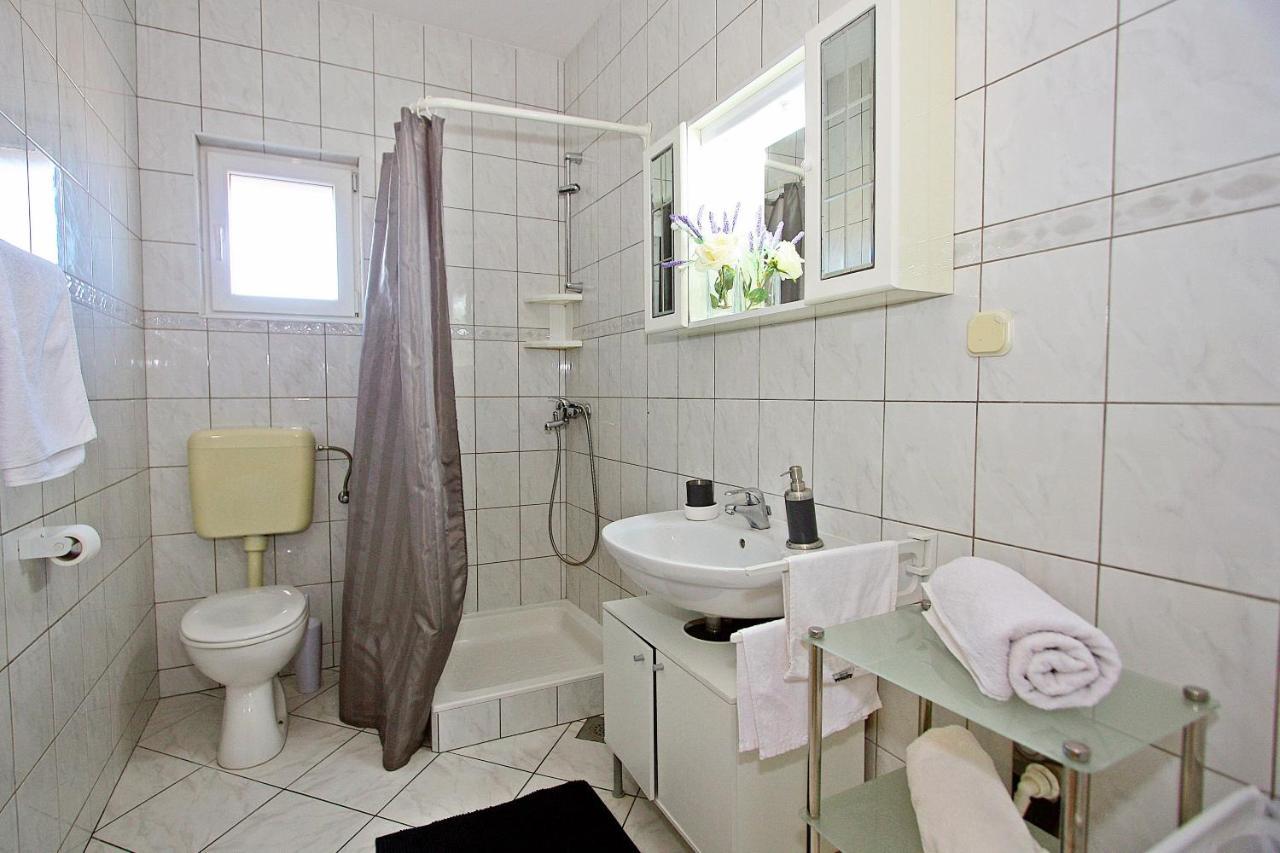 Apartments Mara Supetar Kültér fotó