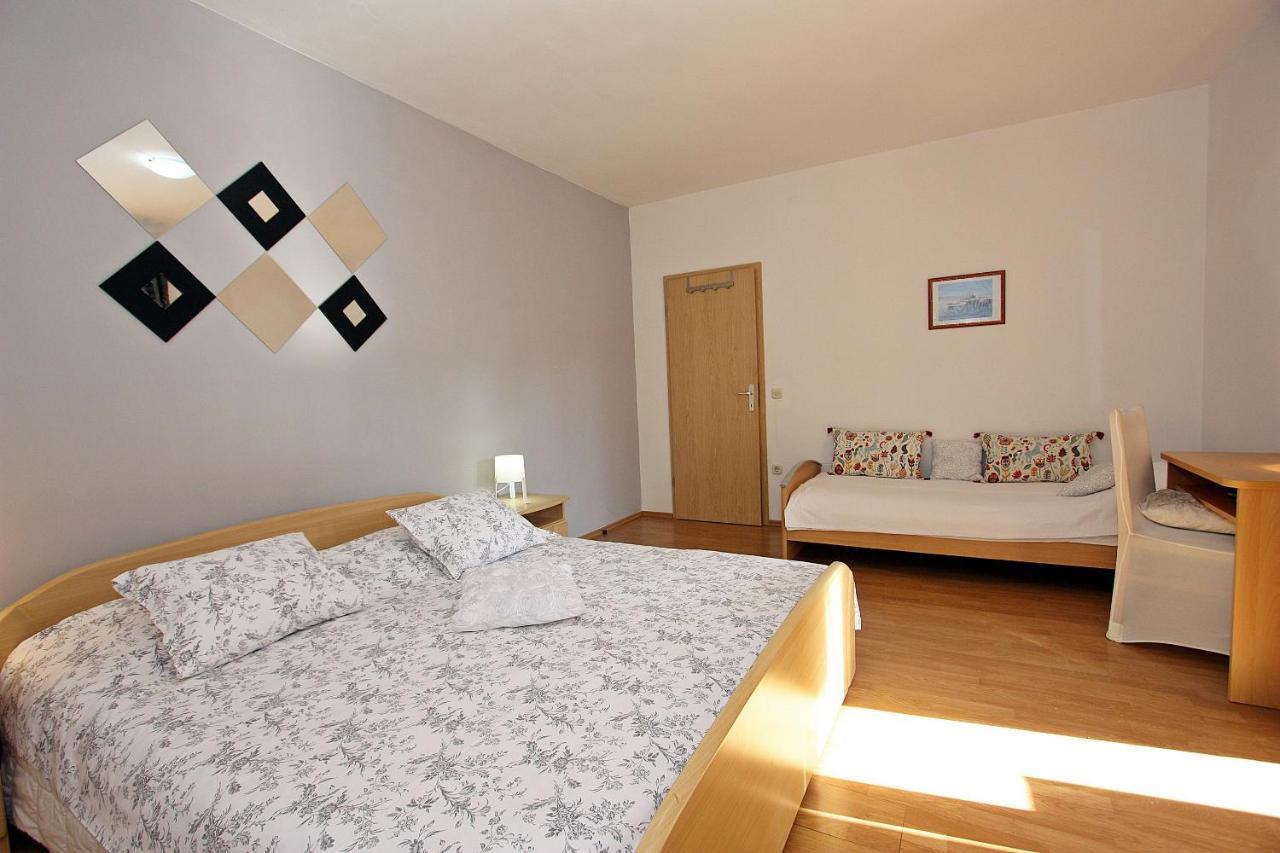 Apartments Mara Supetar Kültér fotó
